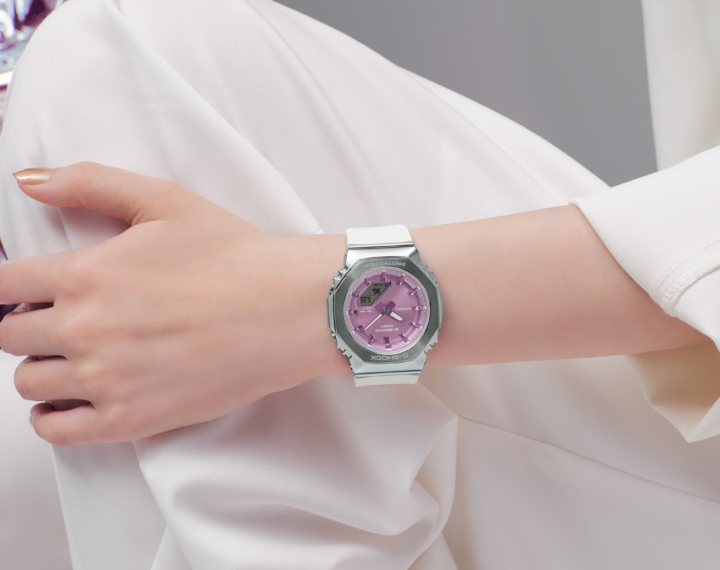 《新発売》G-SHOCK WOMAN メタルカバーモデル
