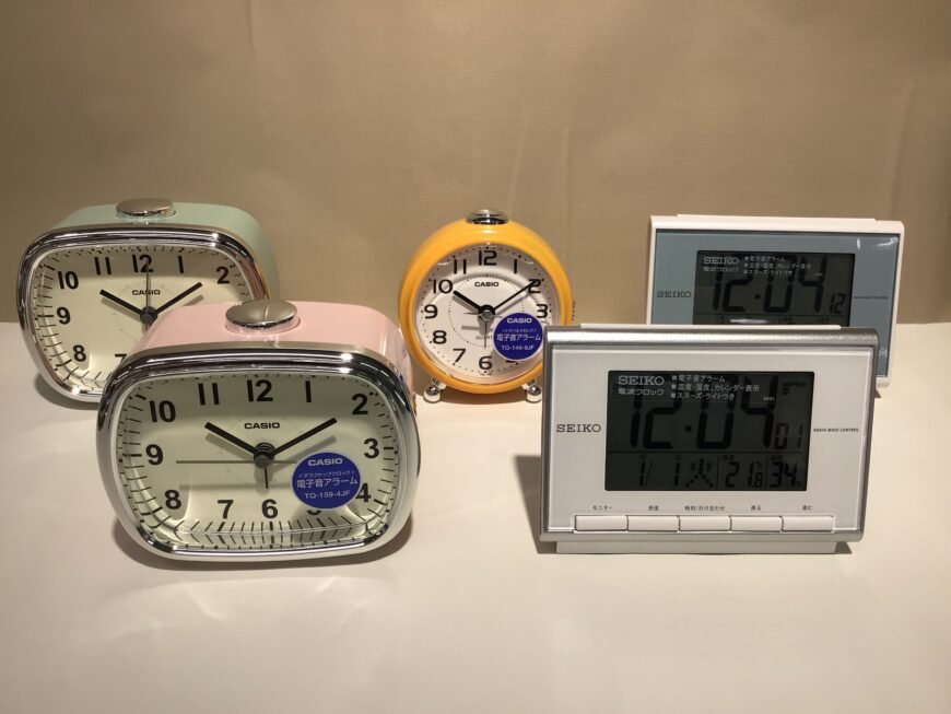 カラフルな目覚まし時計・掛け時計で新生活スタート！