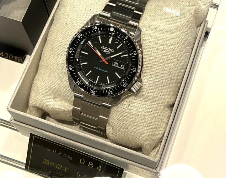 ショップ限定モデルあります。