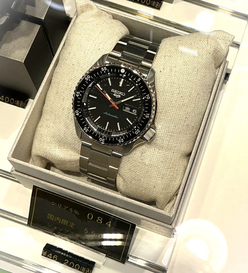 ショップ限定モデルあります。